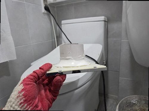 누수탐지 계량기 변화와 욕실 구역별 물 사용 기록을 대조하는 점검 과정