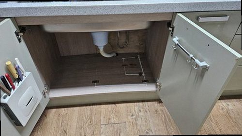 서울 중구 누수탐지 명동 오피스텔 4층 주방 싱크대 안쪽 시공 후기 사진