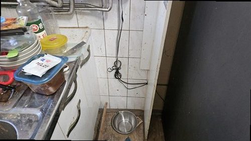 누수탐지 싱크대 하부장 연결부 점검 장면