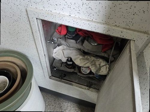 누수탐지 배관 상태와 누수 의심 구간을 비교해 확인하는 과정