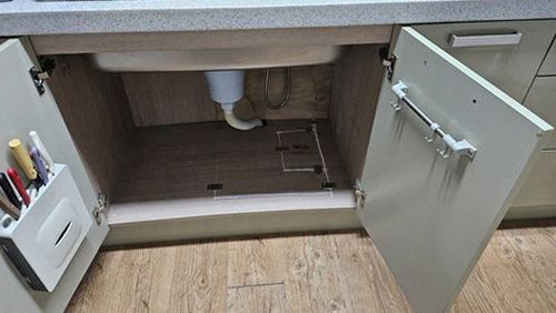 누수탐지 천장 얼룩의 경계와 번짐 방향을 기록한 관찰 사진