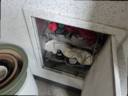 누수탐지 천장에 번진 얼룩과 점검이 필요한 실내 흔적