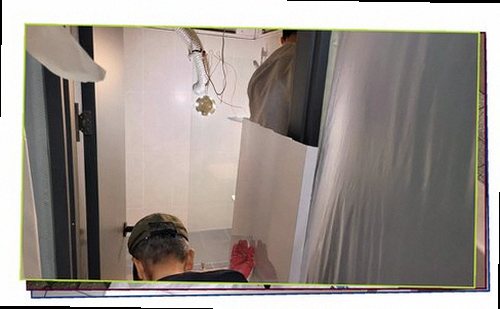 남동구 누수탐지 천장과 벽면의 누수 흔적을 확인하는 모습