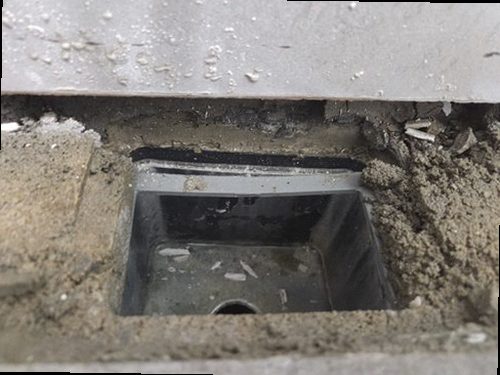 누수탐지 점검 결과와 보수 전 상태를 기록한 자료