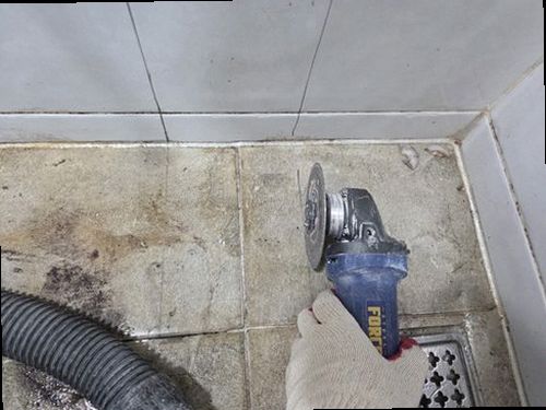 광주 누수탐지 계량기와 배관 연결부를 순서대로 점검하는 모습