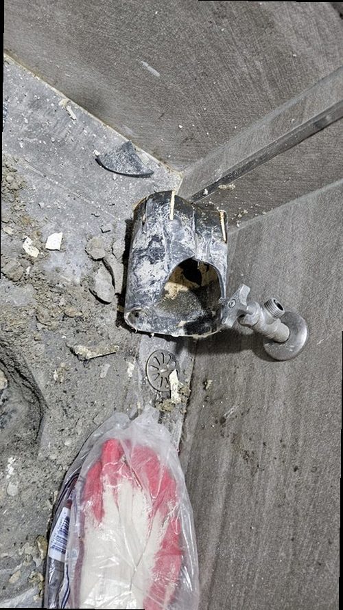안성 누수탐지 구포동 빌라 4층 현관 신발장 뒤 시공 후기 사진