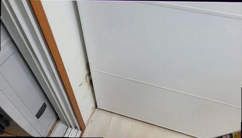 종로구 누수탐지 벽면과 바닥의 수분 상태를 확인하는 현장 점검 모습