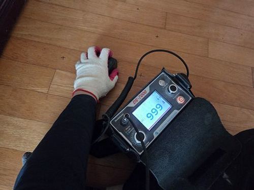누수탐지 아랫집 천장 얼룩을 점검하는 현장 장면