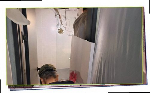 누수탐지 천장 얼룩과 벽지 들뜸이 나타난 실내 점검 현장