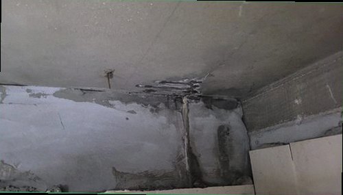 누수탐지 천장 얼룩과 벽지 들뜸이 확인된 실내 현장