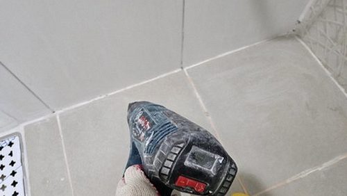 누수탐지 누수 흔적과 배관 주변을 살펴보는 점검 과정