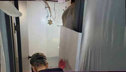 여주 누수탐지 배관 구간별 압력과 수분 상태를 비교 점검하는 장면