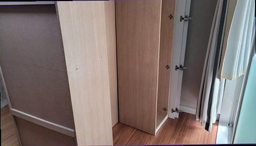 누수탐지 누수 보수 후 수분 수치와 배관 상태를 재확인하는 모습