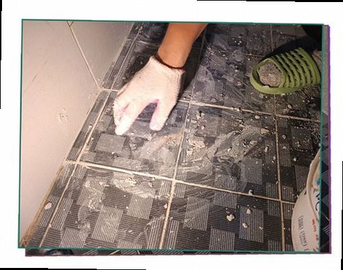 파주 누수탐지 벽면 얼룩과 습도 변화를 비교하는 누수 점검 장면