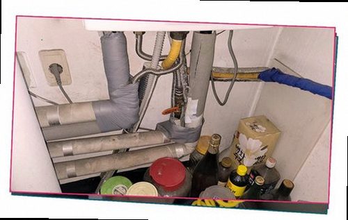 수정구 누수탐지 점검과 처치 후 건조 상태를 비교하는 벽면