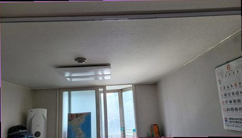 강북구 누수탐지 안방 벽면의 누수 흔적과 변색 상태