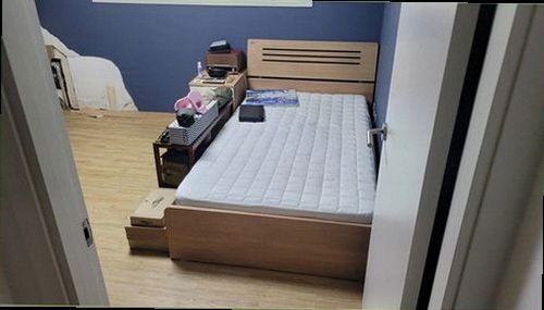 용산구 누수탐지 천장 조명 주변에 생긴 물자국과 변색 상태