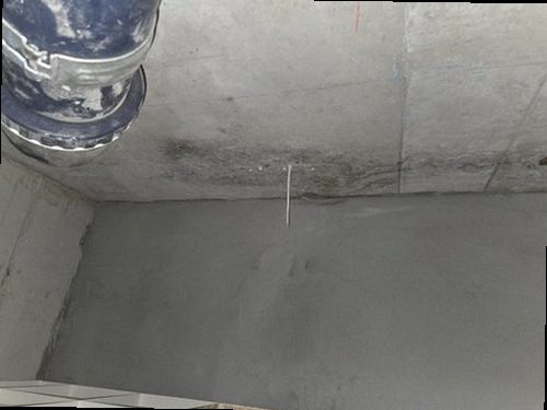 원미구 누수탐지 천장과 벽의 누수 흔적을 기록하는 점검 장면