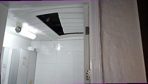 영등포구 누수탐지 배관 구간의 압력과 온도 변화를 비교하는 점검 장면