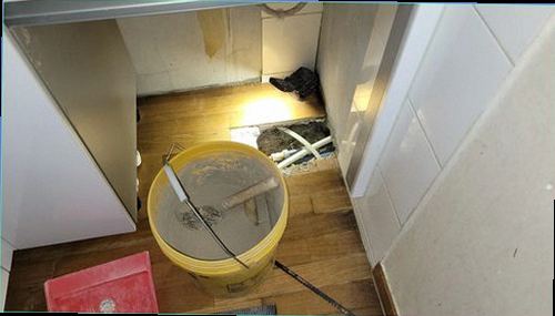 서울 중구 누수탐지 표면 누수와 매립 배관 누수의 발생 위치를 비교한 안내 이미지