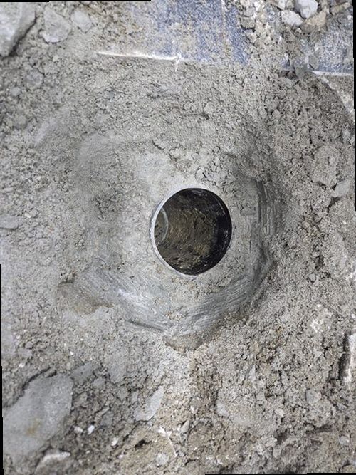 분당구 누수탐지 천장과 벽면의 누수 흔적을 확인하는 점검 장면