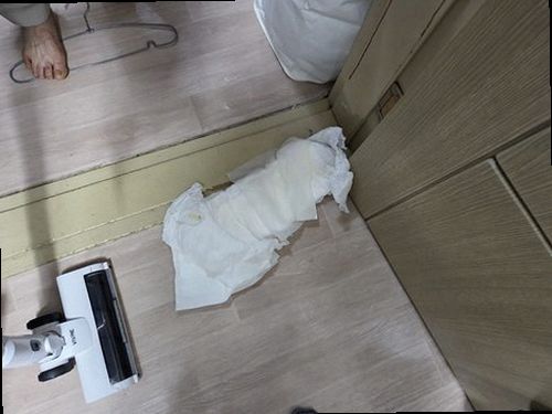 분당구 누수탐지 천장 얼룩과 주변 벽면의 수분 상태를 살피는 초기 점검