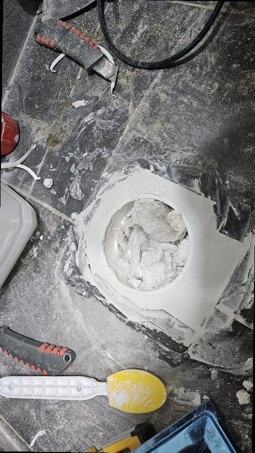 만안구 누수탐지 벽면 얼룩과 주변 습기 상태를 확인하는 현장