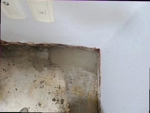 종로구 누수탐지 배관 연결부 주변의 수분 분포와 압력 변화를 점검하는 모습