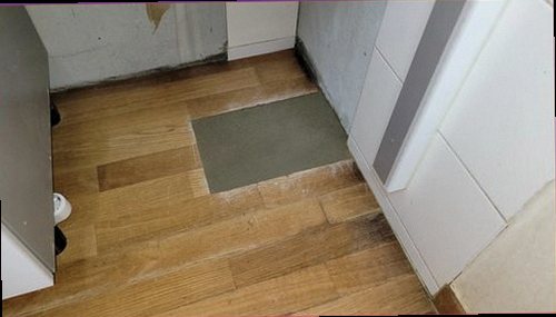 이천 누수탐지 싱크대 하부장 내부의 물자국과 변색된 합판 상태