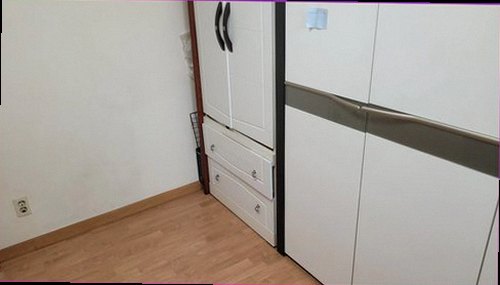 권선구 누수탐지 배관 방향과 수분 분포를 비교하며 점검하는 모습