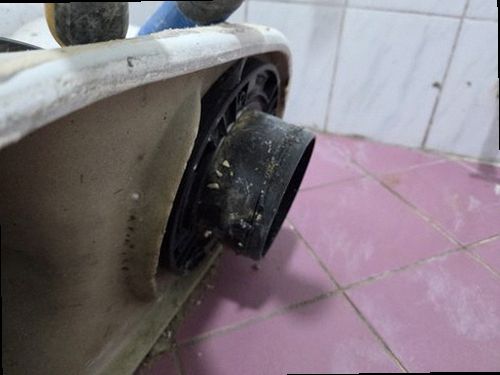 옹진군 누수탐지 벽면의 물자국과 창틀 주변 상태를 살피는 점검 장면