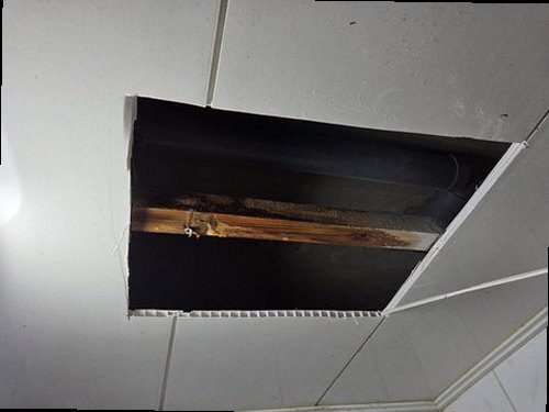 천안시 동남구 누수탐지 천장 얼룩과 물방울이 나타난 실내 상태