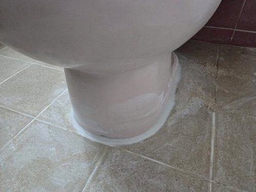 누수탐지 배관 청음 점검 장면
