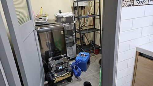 누수탐지 배관 경로와 수분 반응을 확인하는 누수 점검