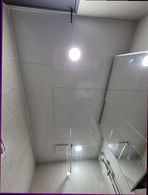 누수탐지 처치 후 건조 상태와 배관 연결부를 재확인하는 모습