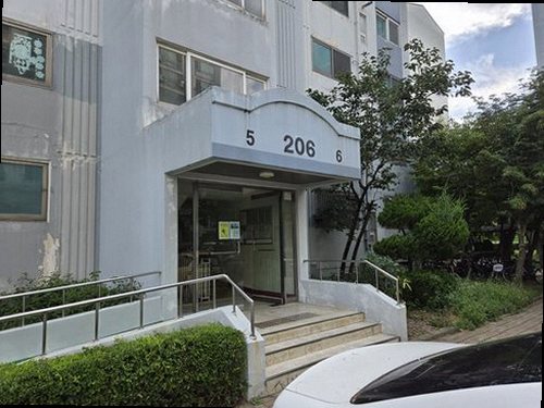 서해구·검단구 누수탐지 벽면 얼룩의 범위와 번짐 상태를 날짜별로 기록하는 모습