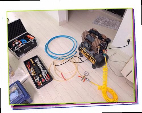동작구 누수탐지 수분 측정기와 청음 장비로 배관 주변을 점검하는 모습
