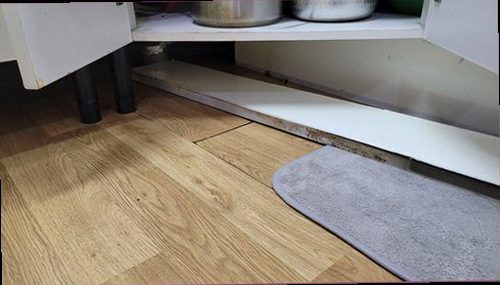 오산 누수탐지 배관 주변의 수분 상태와 압력을 점검하는 현장