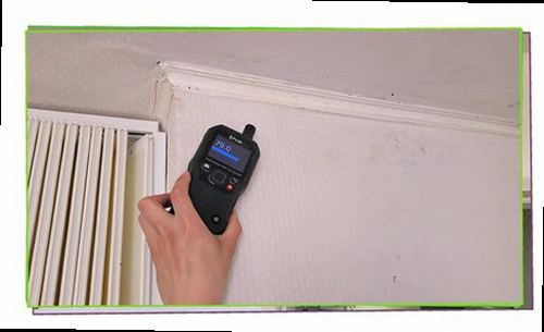 시흥 누수탐지 벽면과 바닥의 누수 흔적을 확인하는 모습