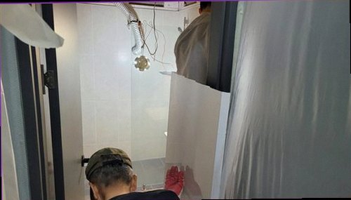 남양주 누수탐지 보수 후 압력과 주변 습도를 다시 측정하는 점검 과정
