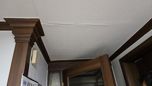 누수탐지 배관 분기점 점검 현장과 측정 장비 설치 모습