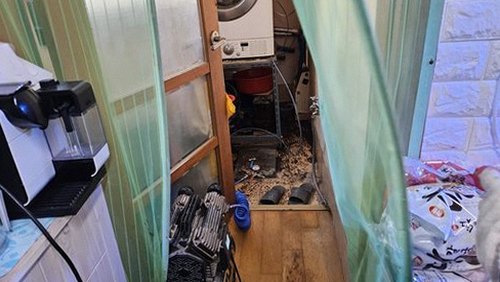 일산동구 누수탐지 배관 경로와 수분 측정 지점을 대조하는 점검 장면