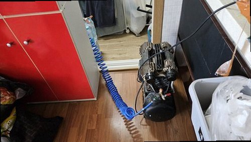 누수탐지 누수 원인 조치 후 얼룩이 정리되고 천장이 건조된 실내 모습