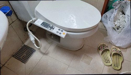 부산 북구 누수탐지 주택 내부 누수 점검을 진행하는 현장 모습