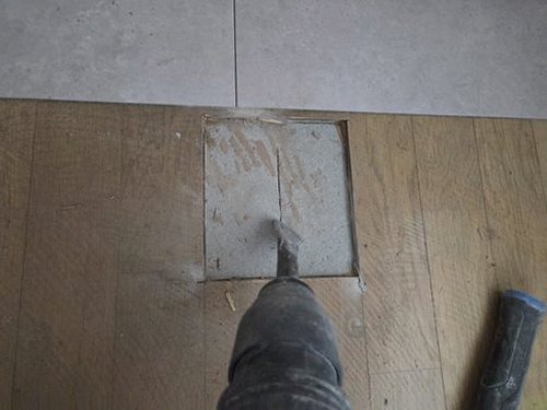 누수탐지 점검 결과를 정리한 기록지와 사진