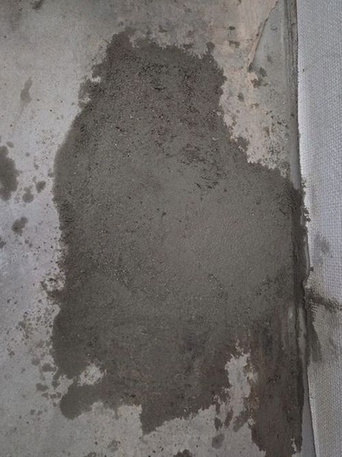누수탐지 벽체와 배관 주변의 누수 의심 구간을 점검하는 과정