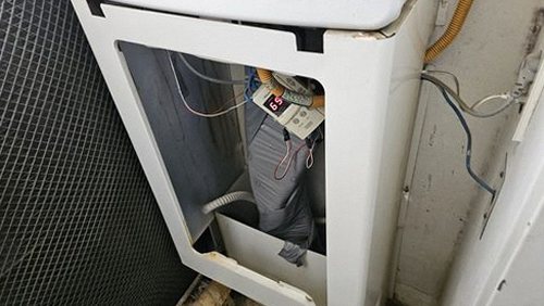 누수탐지 배관 점검 작업을 준비하는 현장 장면