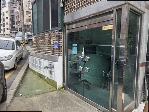 누수탐지 배관과 벽면의 수분 상태를 단계적으로 확인하는 과정