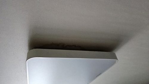 누수탐지 배관 접합부를 점검하는 모습