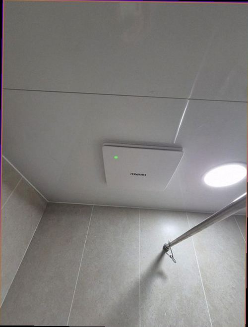 부산 남구 누수탐지 욕실 바닥과 배관 연결부를 확인하는 현장 점검 모습